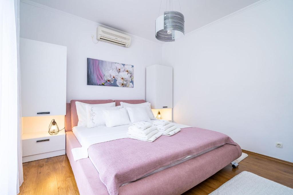 Posteľ alebo postele v izbe v ubytovaní Apartment & Rooms Duja