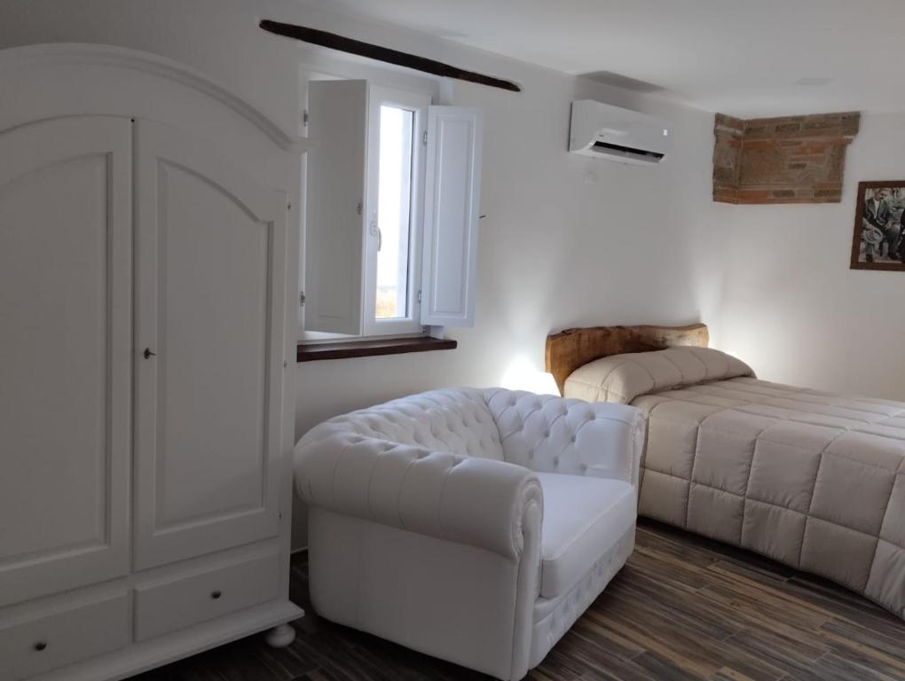 Dimora Forgione B&B - Pietrelcina - Deluxe Driepersoonskamer