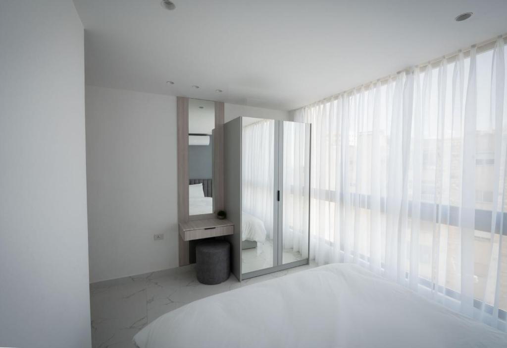 Postel nebo postele na pokoji v ubytování Al Kawther Hotel Apartments
