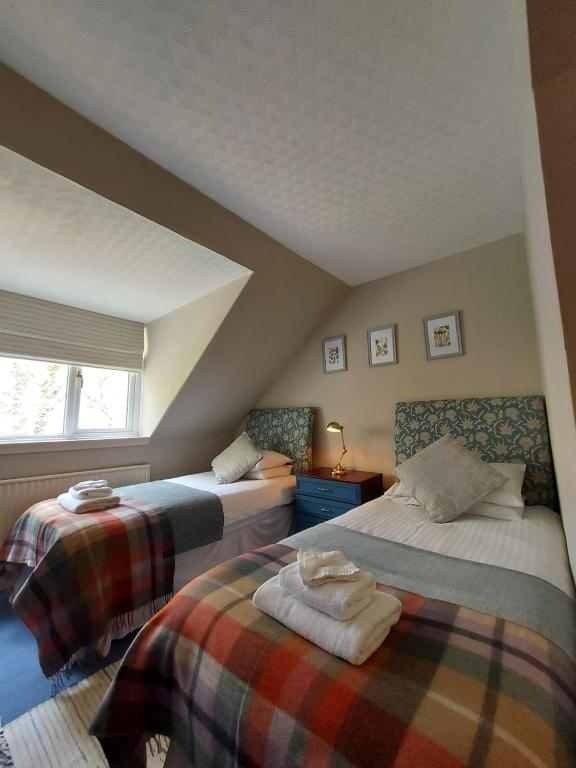 The Cnoc Hotel - Family Room With Bathroom