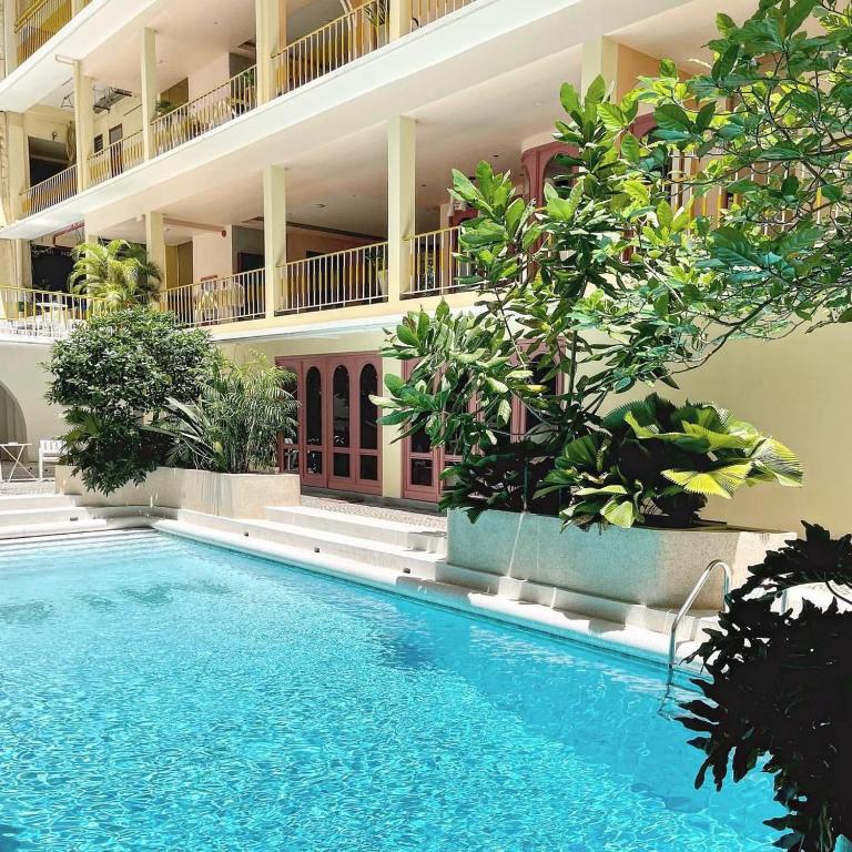 Bazén v ubytování Miami Hotel Bangkok nebo v jeho okolí