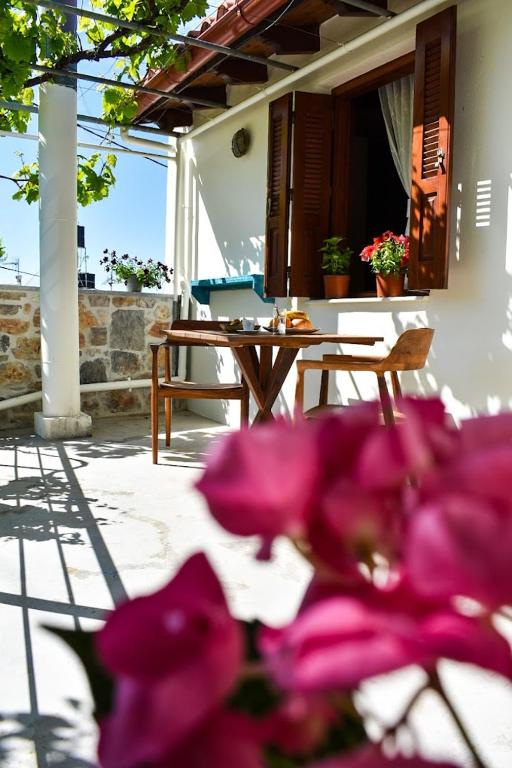 a bunch of pink flowers in front of a table at Selena Guest House in Krásion