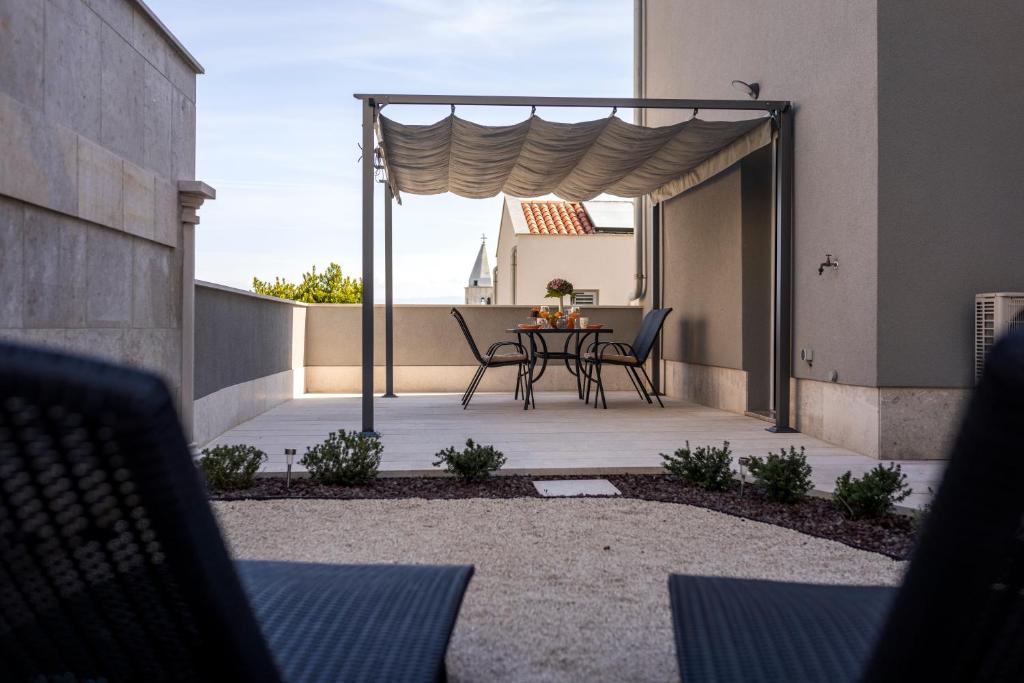 Patio alebo iná vonkajšia časť ubytovania Apartment Medea, St. Martin
