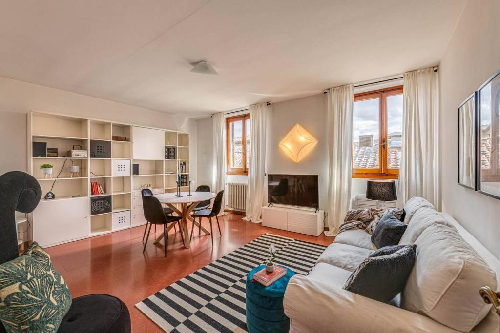 Apartments Florence- Accademia Charme