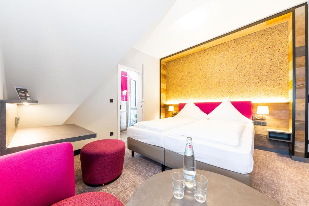 Letto o letti in una camera di Hotel Waldmühle