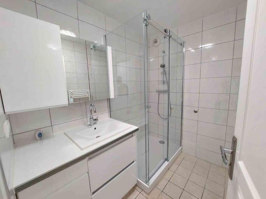 Kúpeľňa v ubytovaní Modern one bedroom apartment in Cannes