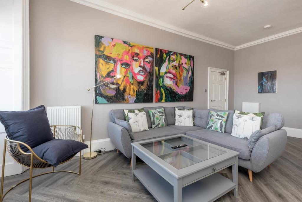 York Place Apartments by Destination Edinburgh - 3 Bedroom Deluxe Apartment