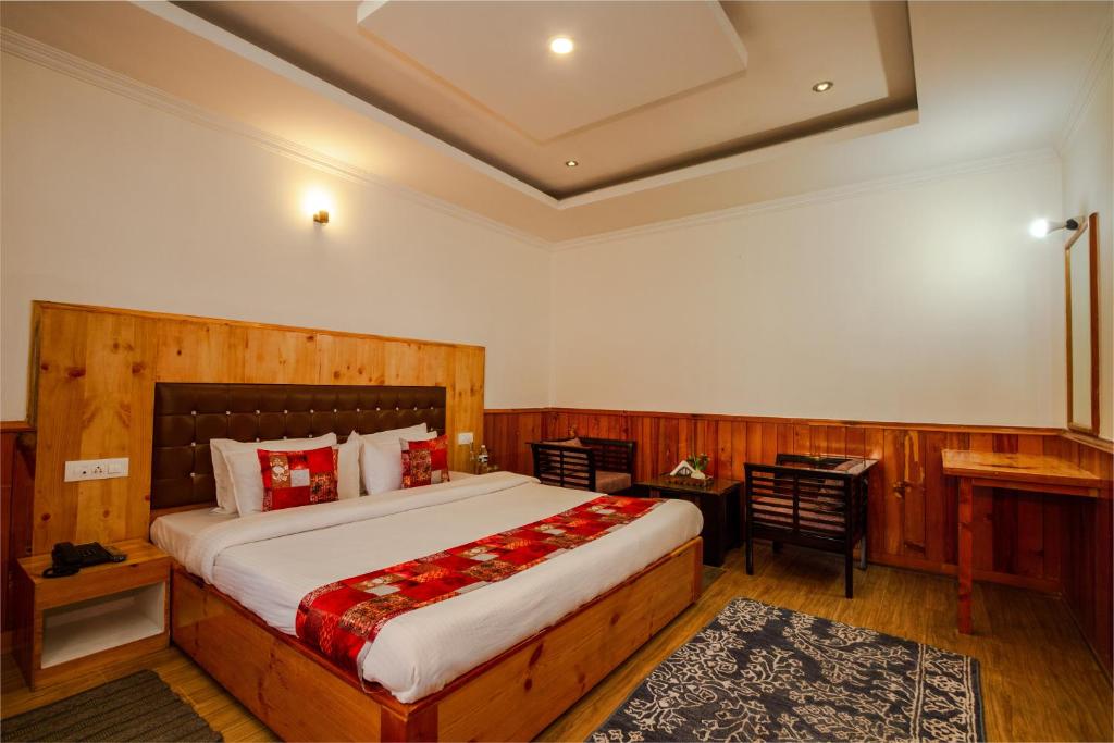Postel nebo postele na pokoji v ubytování Tripli Hotels Conifer Wood Cottage