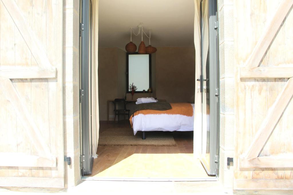 Allée des noyers - Queen Room With Pool View
