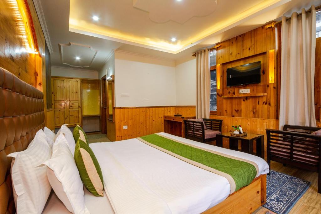 TV a/nebo společenská místnost v ubytování Tripli Hotels Conifer Wood Cottage
