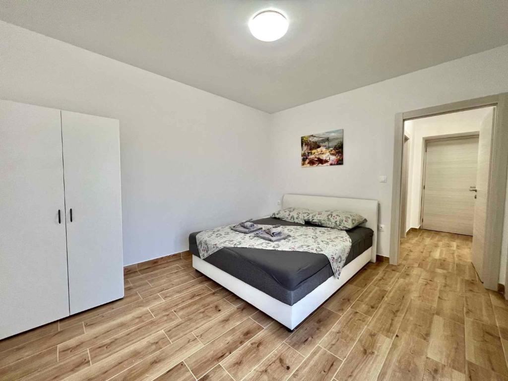 Posteľ alebo postele v izbe v ubytovaní Apartment in Dramalj 42942