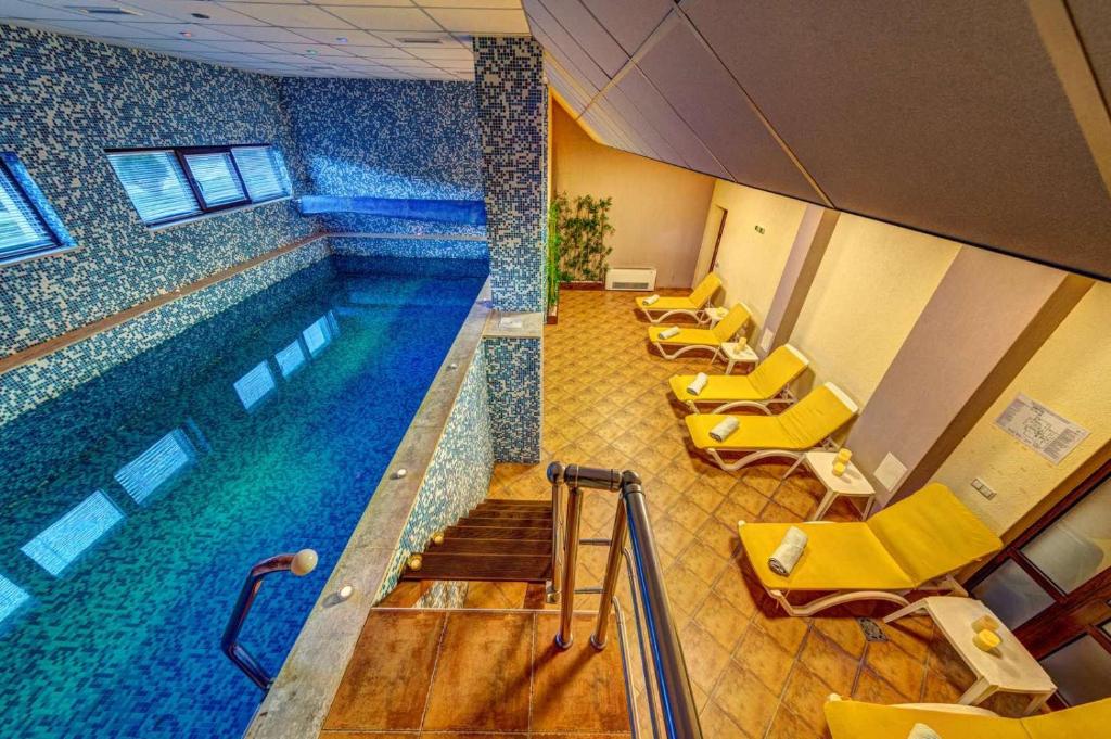 The swimming pool at or close to Boho Mountain Studio