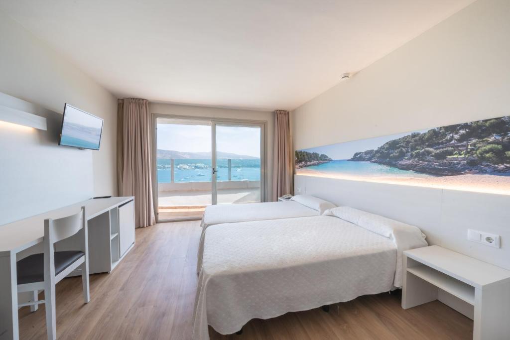 Postel nebo postele na pokoji v ubytování Seramar Hotel Comodoro Playa