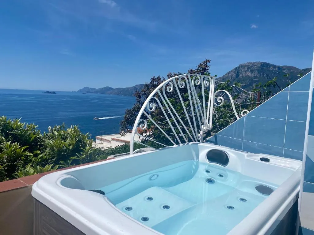 BECAUSE GIRL’S LIKE PINK💖, #privesaunametinfrarood  #privesaunametovernachting #privesauna #privatewellness #privespa #wellness, image size:1024x768