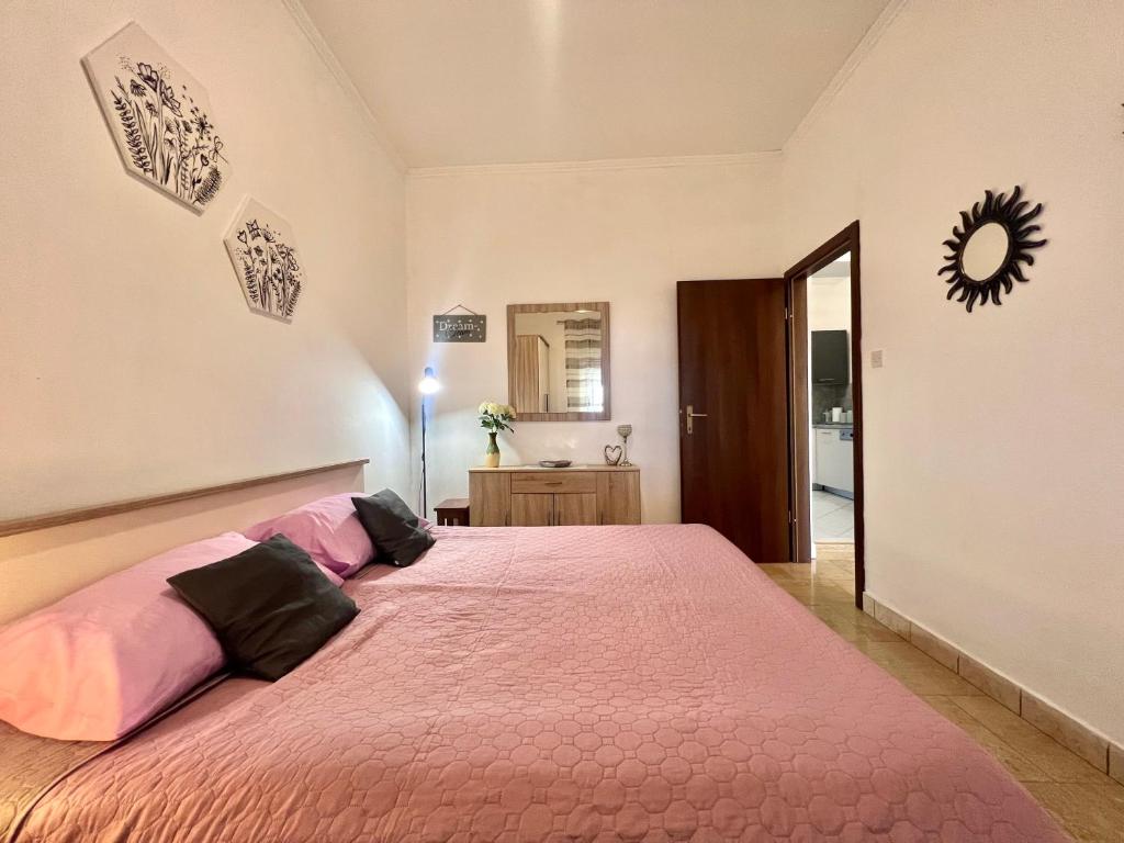 Posteľ alebo postele v izbe v ubytovaní Apartmani Zeleni Raj