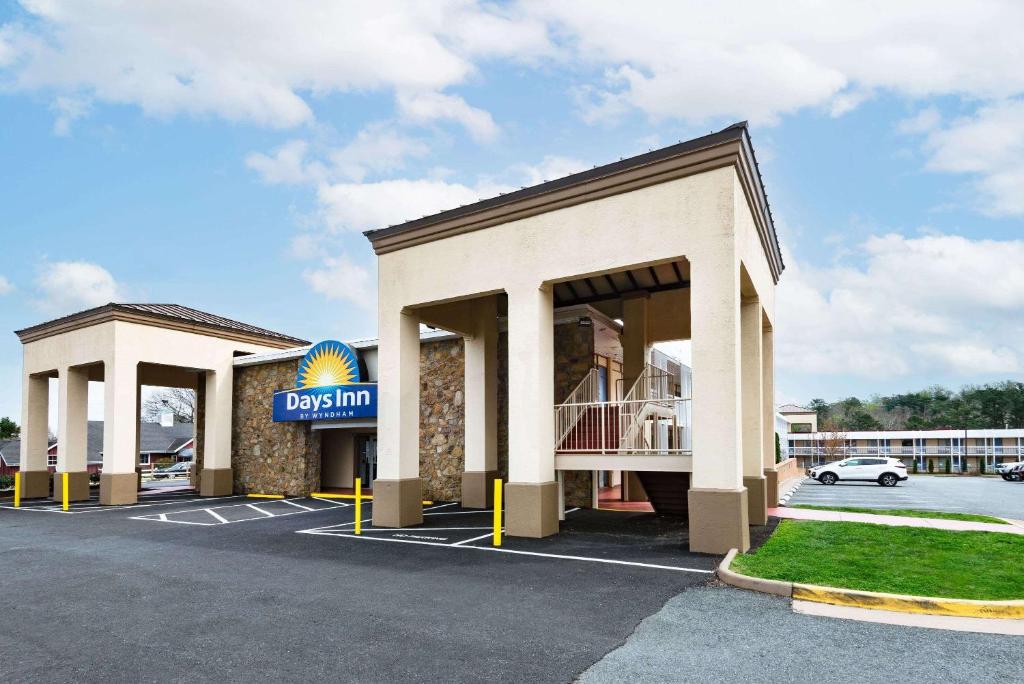Days Inn by Wyndham Charlottesville/University Area photo