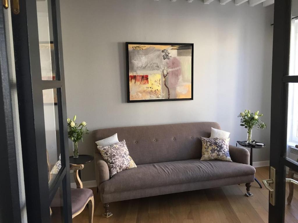 Część wypoczynkowa w obiekcie Centrally located, refurbished modern flat with views over the historic port