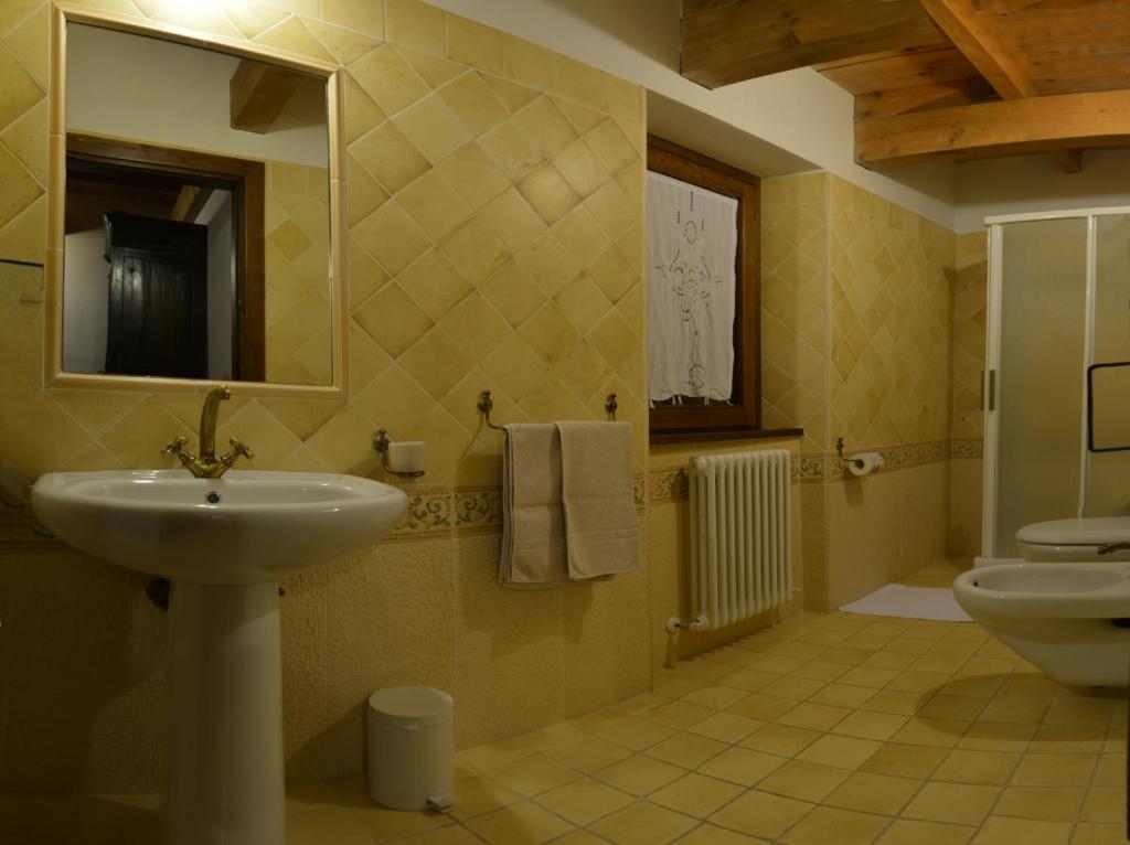 A bathroom at Villa Pascolo