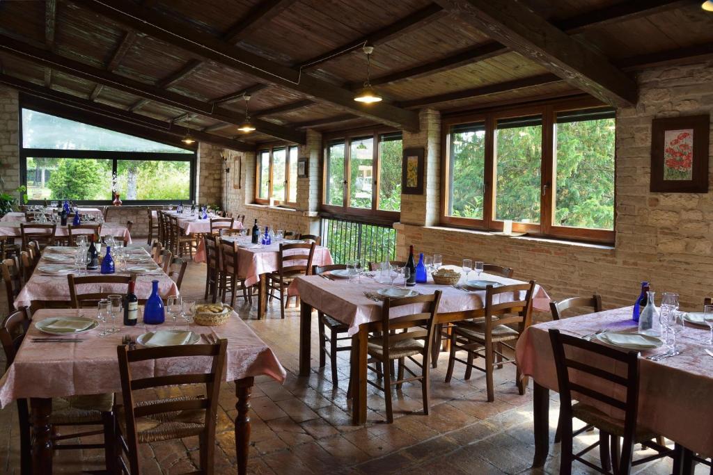 A restaurant or other place to eat at Villa Pascolo