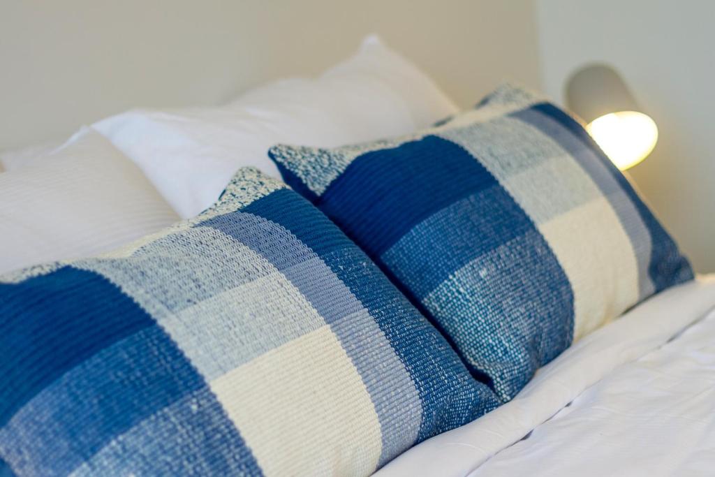 City Lights Retreat with Carpark 2 Bed 2 Bath - Resim 31