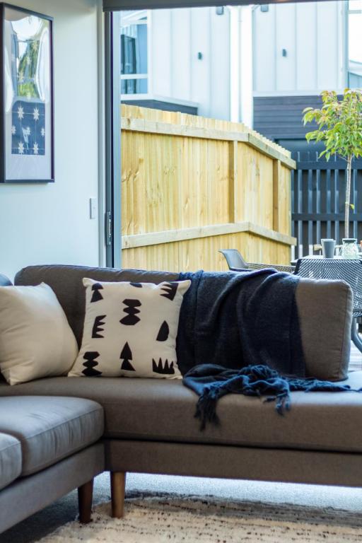 City Lights Retreat with Carpark 2 Bed 2 Bath - Resim 12