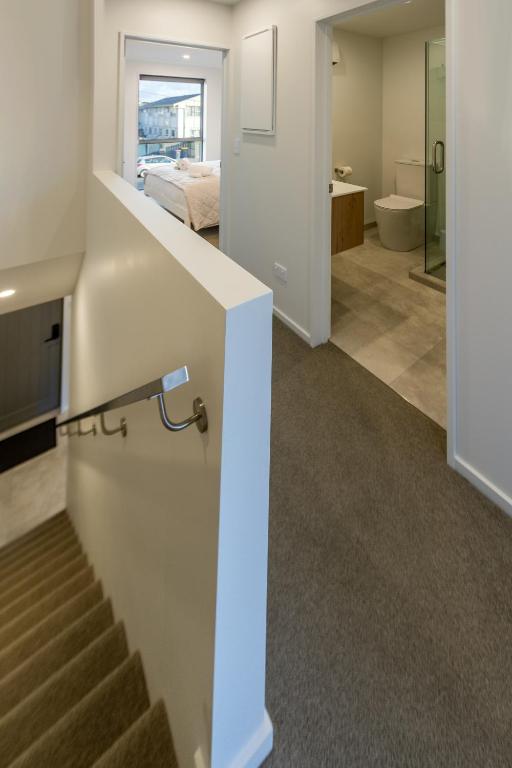 City Lights Retreat with Carpark 2 Bed 2 Bath - Resim 25