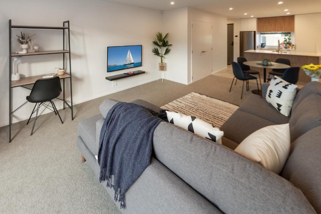 City Lights Retreat with Carpark 2 Bed 2 Bath - Resim 9