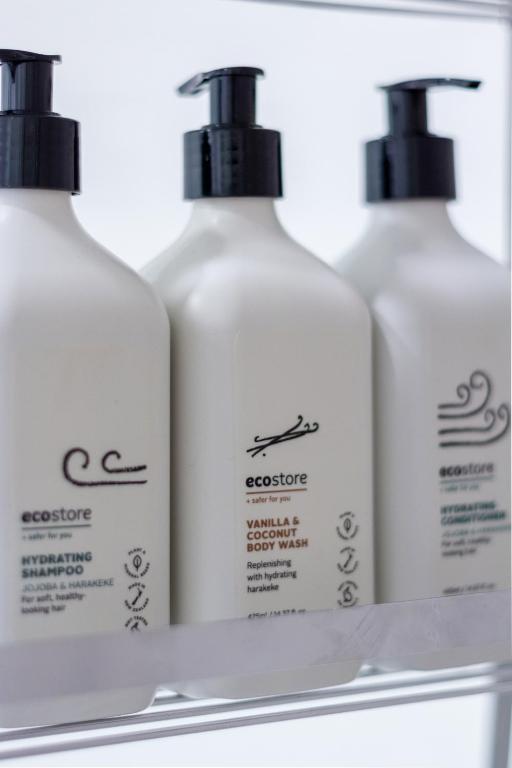 City Lights Retreat with Carpark 2 Bed 2 Bath - Resim 40