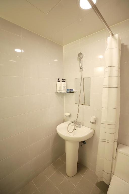 Koupelna v ubytování Stay RomanticTrip_Hostel