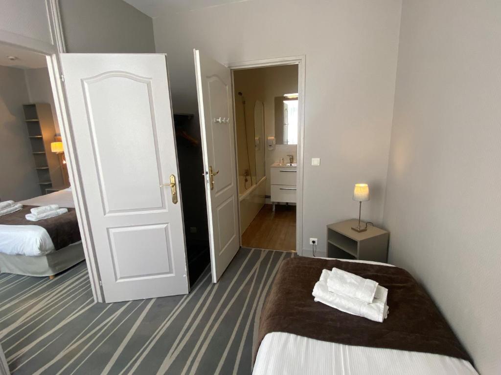 Postel nebo postele na pokoji v ubytování Hôtel Villa Des 2 Caps
