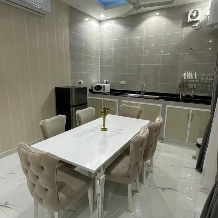 Kuchyň nebo kuchyňský kout v ubytování استراحة المرجانalmarjan chalet