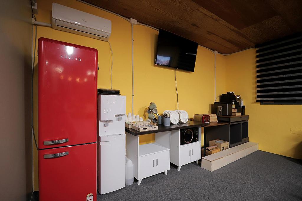 Kuchyň nebo kuchyňský kout v ubytování Stay RomanticTrip_Hostel
