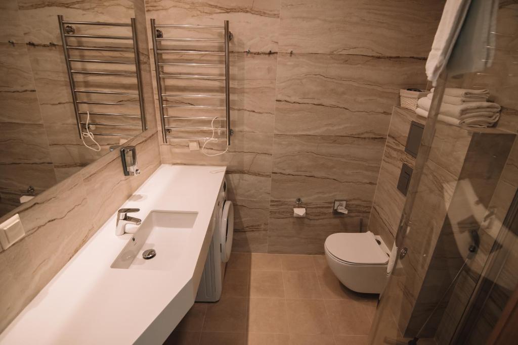 Koupelna v ubytování Merepargi ApartHotel & Cafe