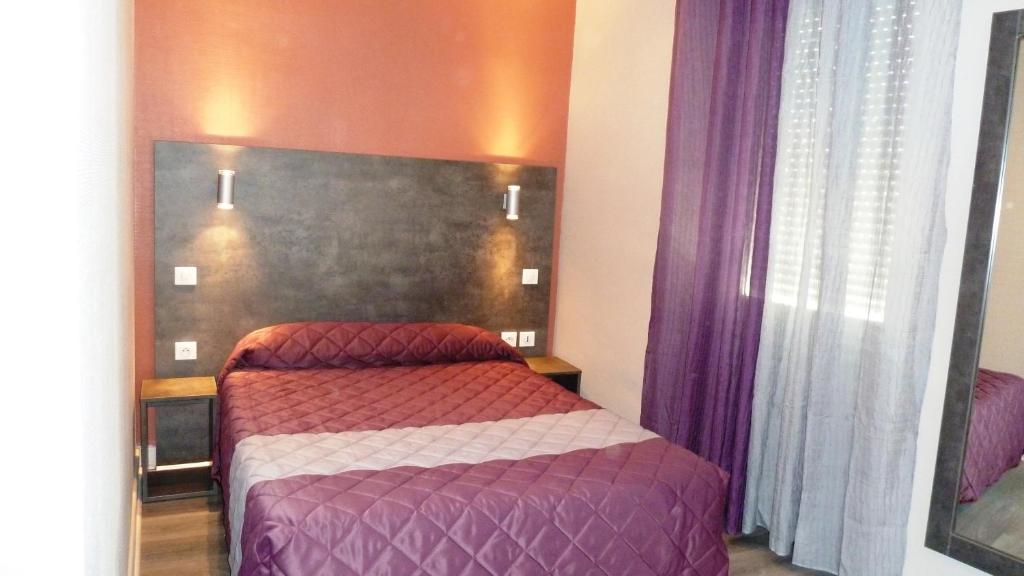 Postel nebo postele na pokoji v ubytování Hôtel Concorde - Rodez Centre Ville