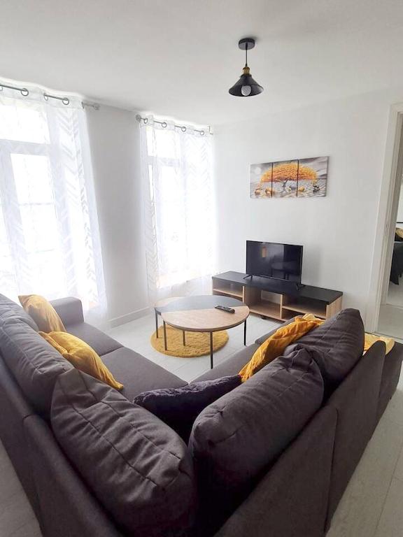 Photo de la galerie de l'établissement Appartement charmant à Rocroi / 70 m² / Parking inclus, à Rocroi