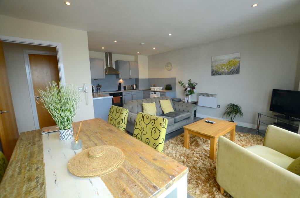 a living room with a table and a couch at Cranbrook House Apartments - Near Ice Arena in Nottingham