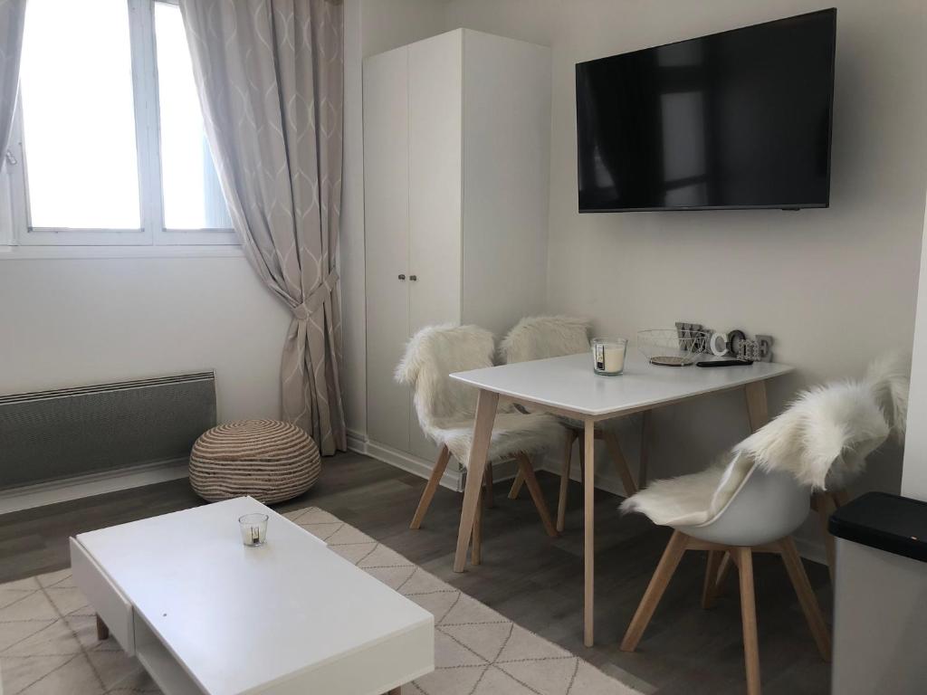 Kyriad Saumur Hyper Centre Hôtel, Appartements, Séminaires et SPA soins Sothys Paris - 4人用ファミリーアパートメント