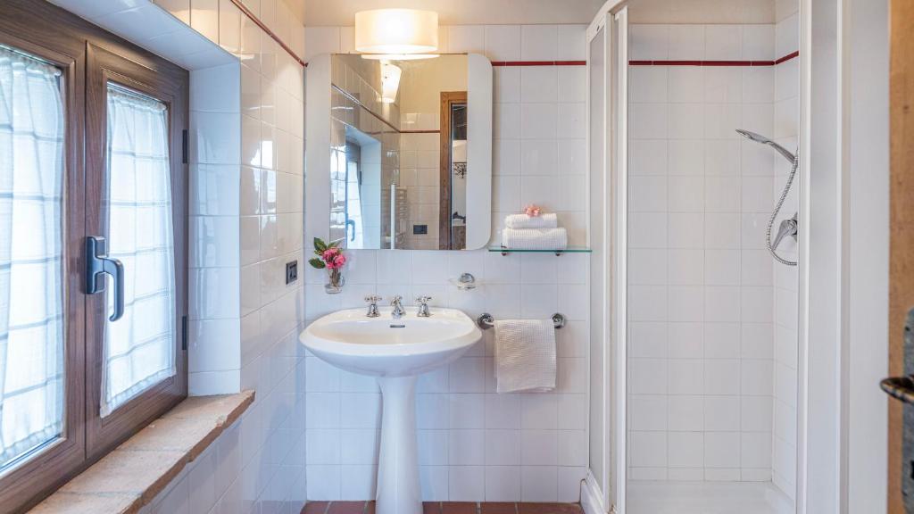 Kúpeľňa v ubytovaní Villa Le Logge 12, Emma Villas