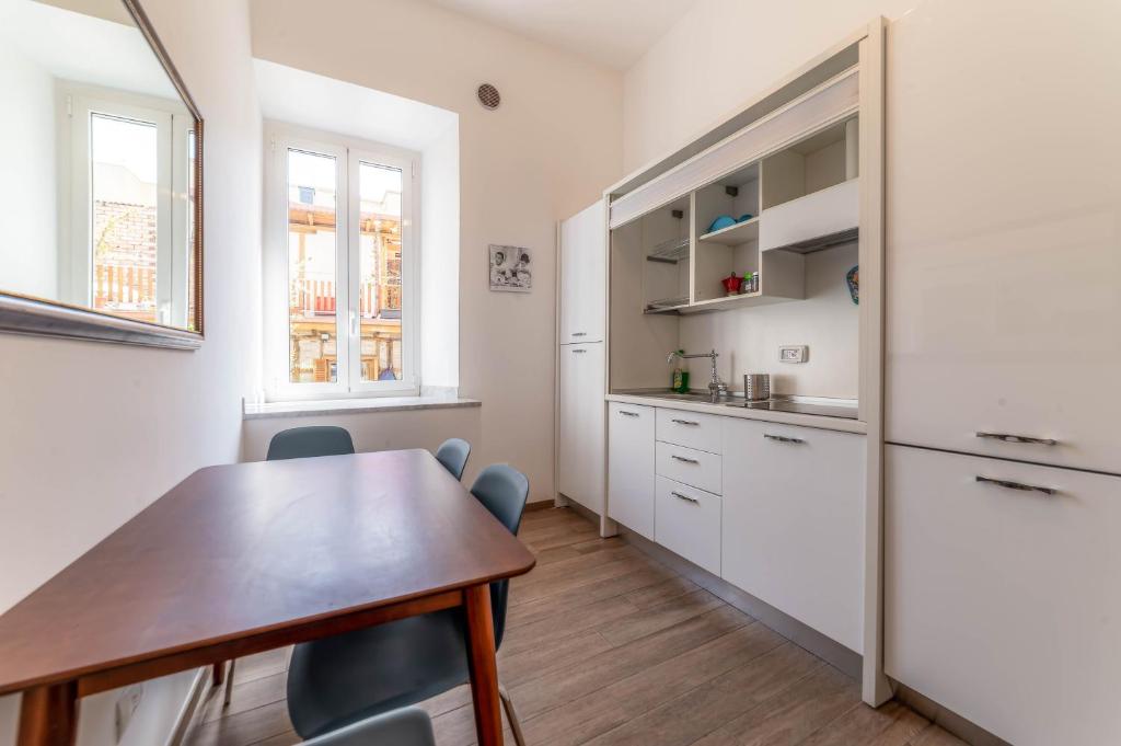 A kitchen or kitchenette at Casa Marin - Metro Malatesta