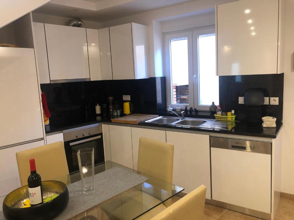 Kuchyň nebo kuchyňský kout v ubytování La petite maison