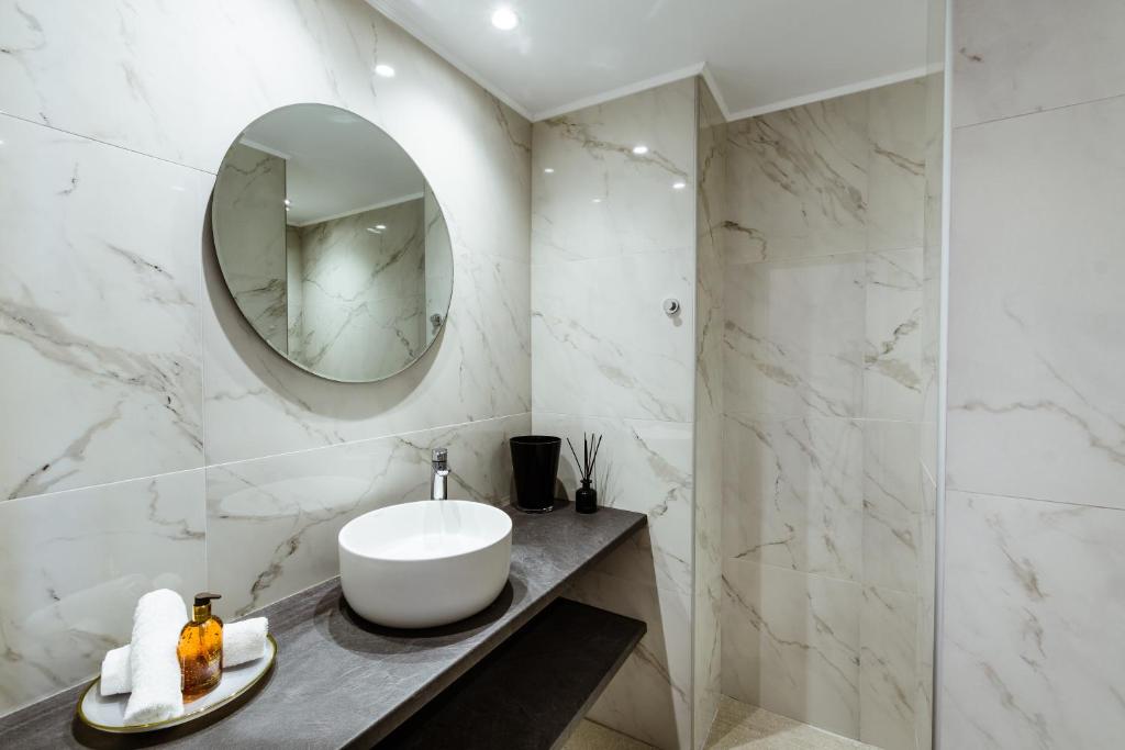 A bathroom at Akrotiri Seaside Project