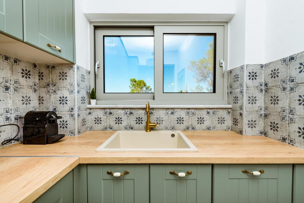 A kitchen or kitchenette at Akrotiri Seaside Project