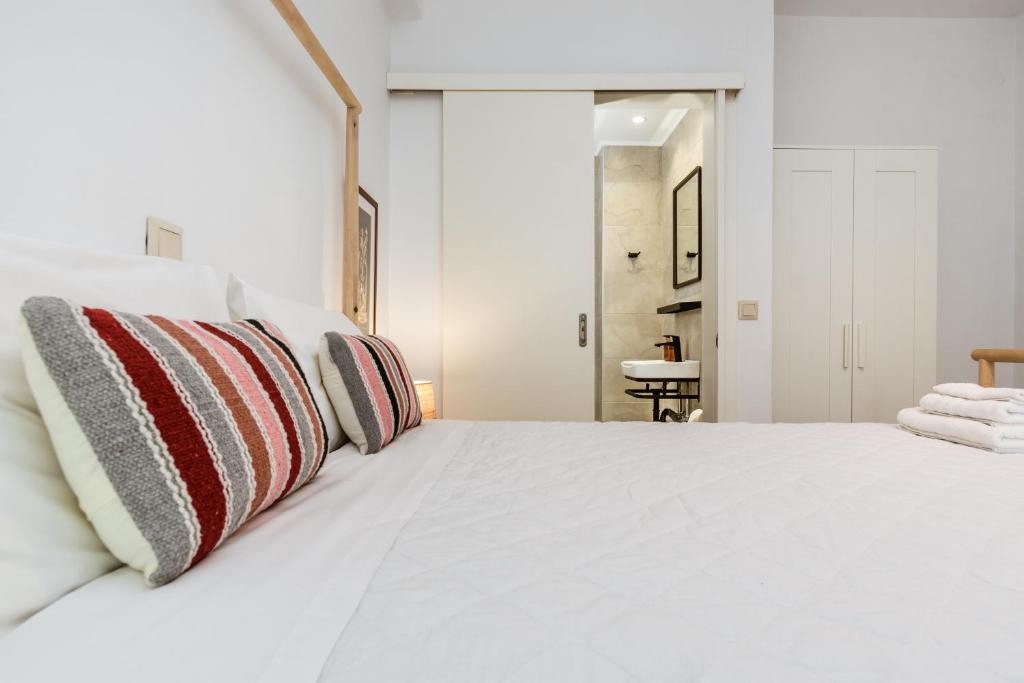 A bed or beds in a room at Akrotiri Seaside Project