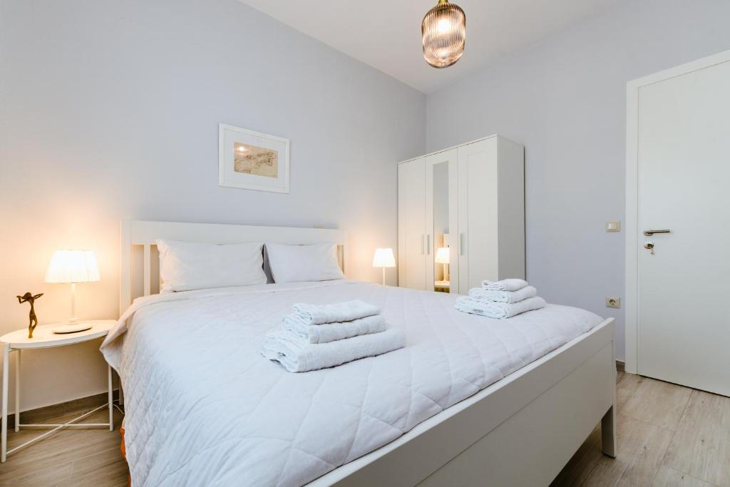 A bed or beds in a room at Akrotiri Seaside Project