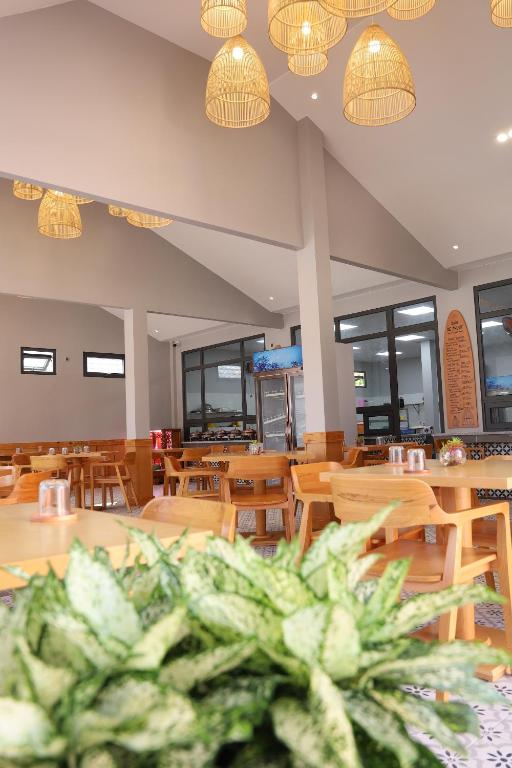 Restaurace v ubytování Trân Châu Beach & Resort