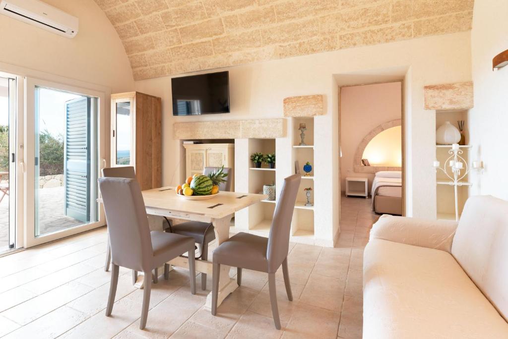 Телевизор и/или развлекательный центр в VILLA Alessandra