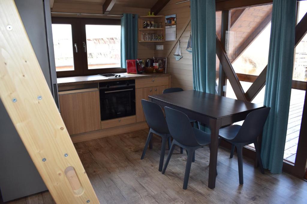 Kuchyň nebo kuchyňský kout v ubytování Chalet im See- Nr 44