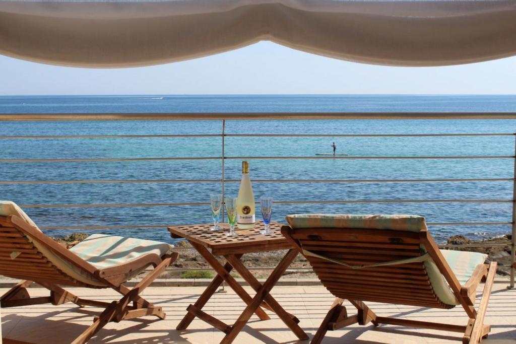 Fotografia z galérie ubytovania Seafront duplex apartment 200 m from Beach v Can Picafort