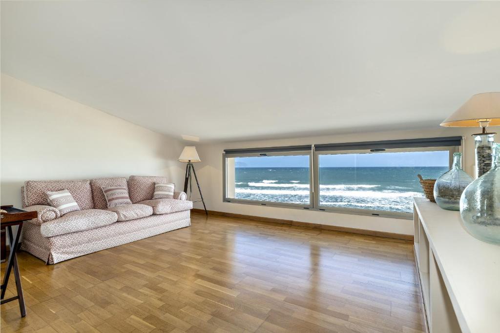 Fotografie z fotogalerie ubytování Seafront duplex apartment 200 m from Beach v destinaci Can Picafort