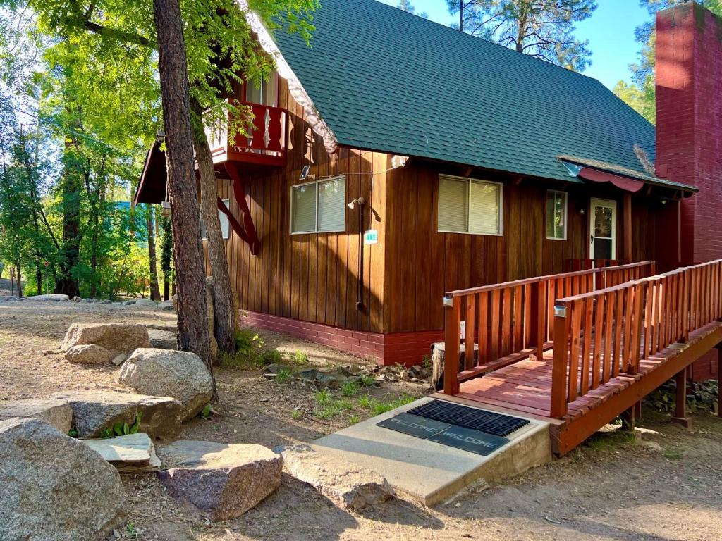Creekside Chalet Prescott Cabin Rentals, USA